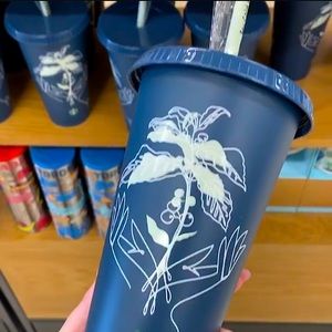 Starbucks Earth Day Reusable Plastic Cold Cup - 24 fl oz + Extra Straw